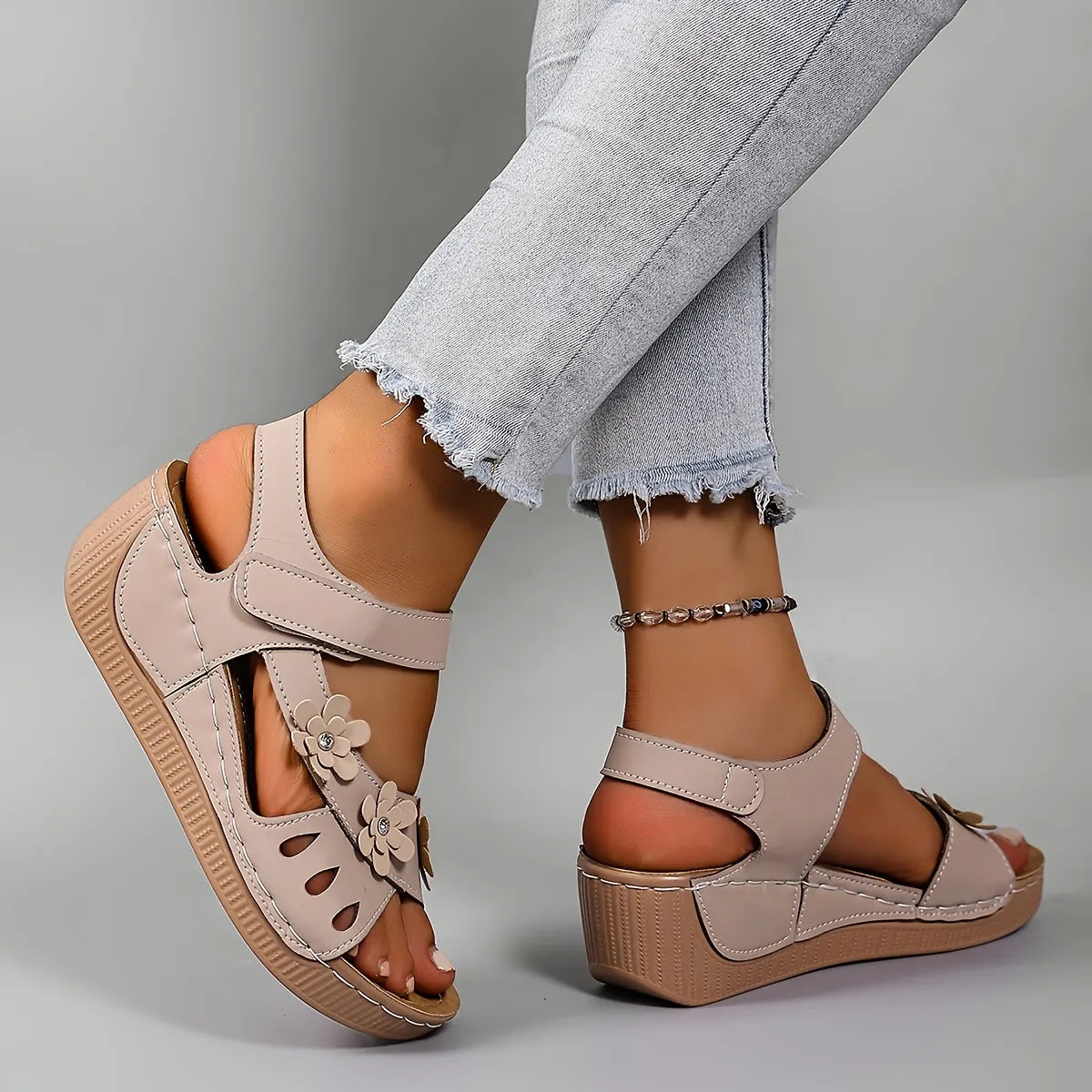 Delavelle | Cushioned Flower Wedge Sandals
