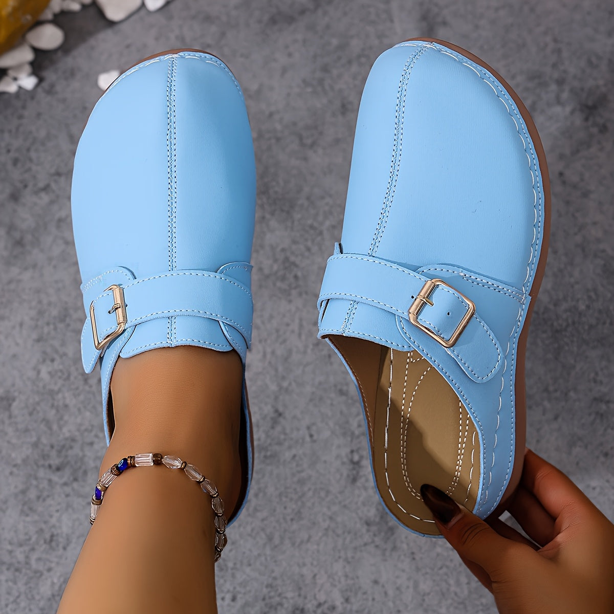 Virethia | Closed Toe Slip On Clogs