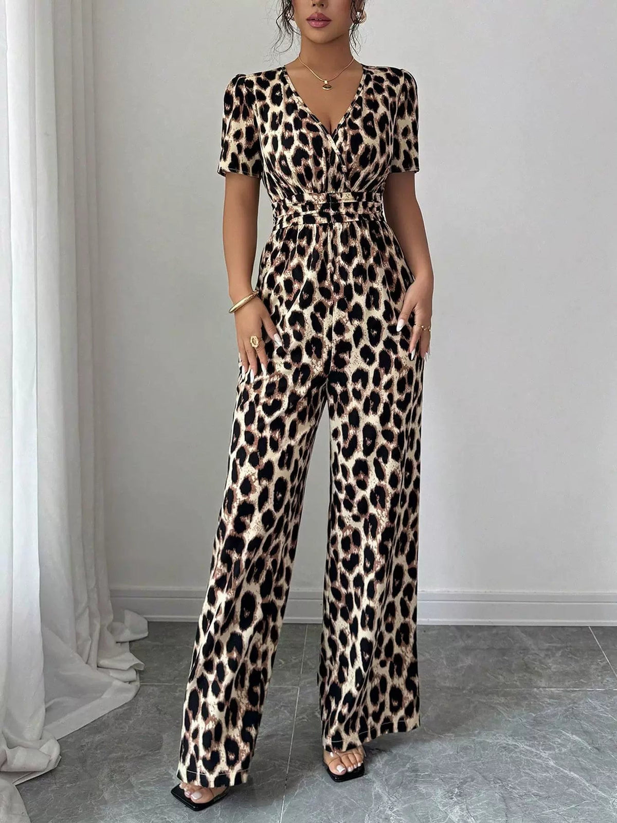Valesse | Flattering Leopard Print Jumpsuit