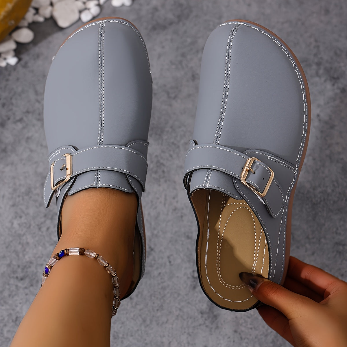 Virethia | Closed Toe Slip On Clogs