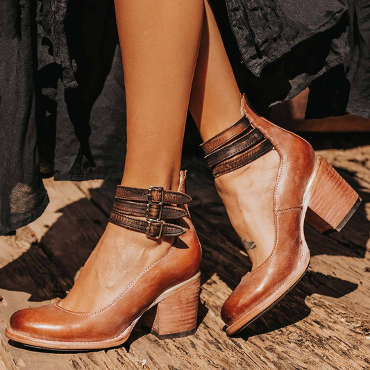 Avalisse | Vintage Buckle Leather Pumps