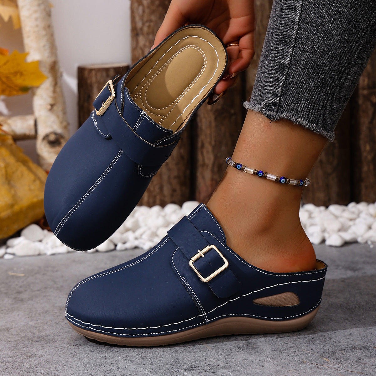 Virethia | Closed Toe Slip On Clogs