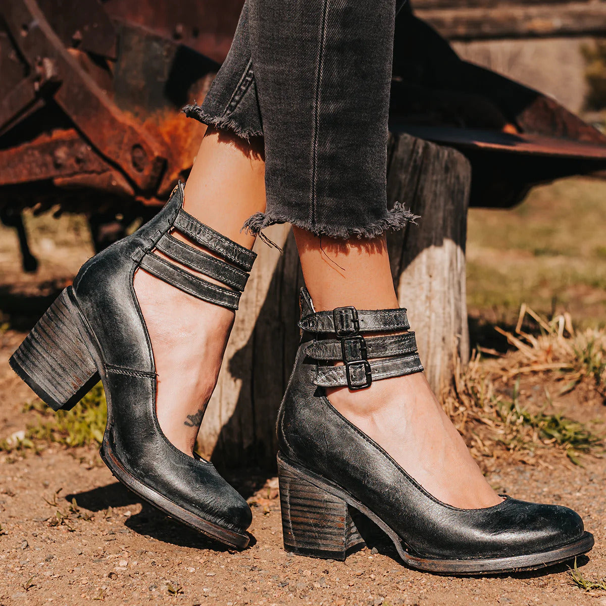 Avalisse | Vintage Buckle Leather Pumps